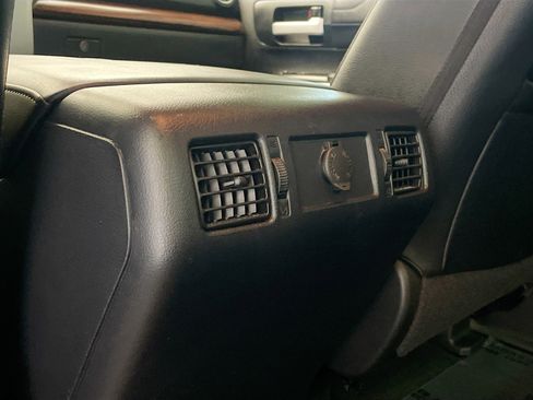 Used 2018 Toyota Tundra Limited image 18