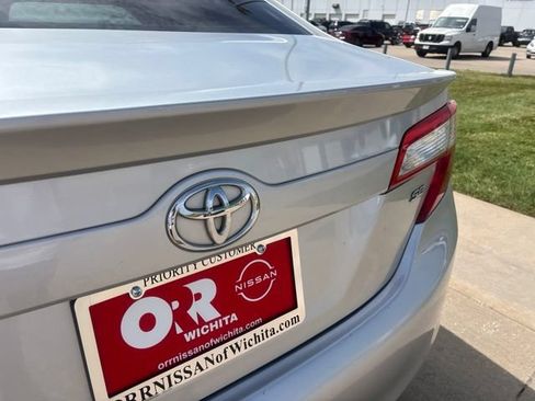 Used 2012 Toyota Camry SE FWD image 10