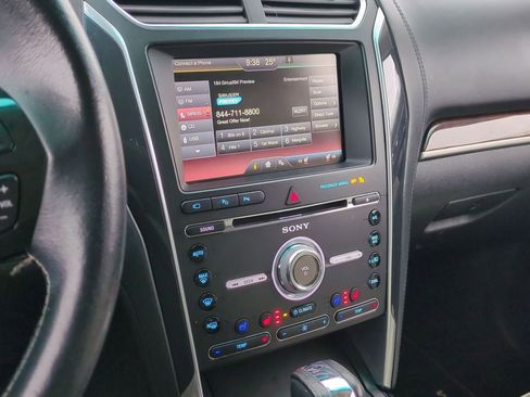 Used 2016 Ford Explorer Platinum image 29