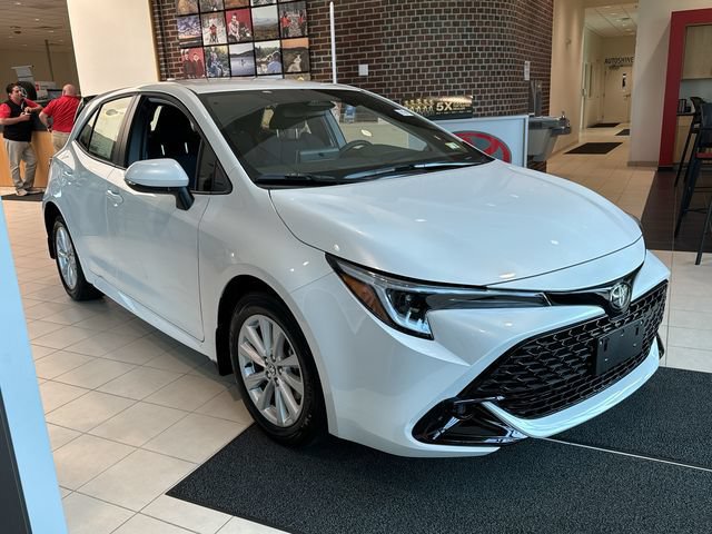 Used 2025 Toyota Corolla SE FWD image 1
