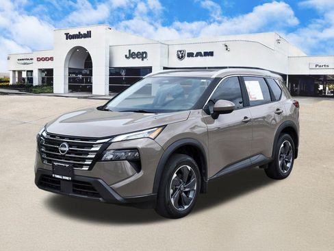 Used 2024 Nissan Rogue SV w/ SV Premium Package FWD image 3