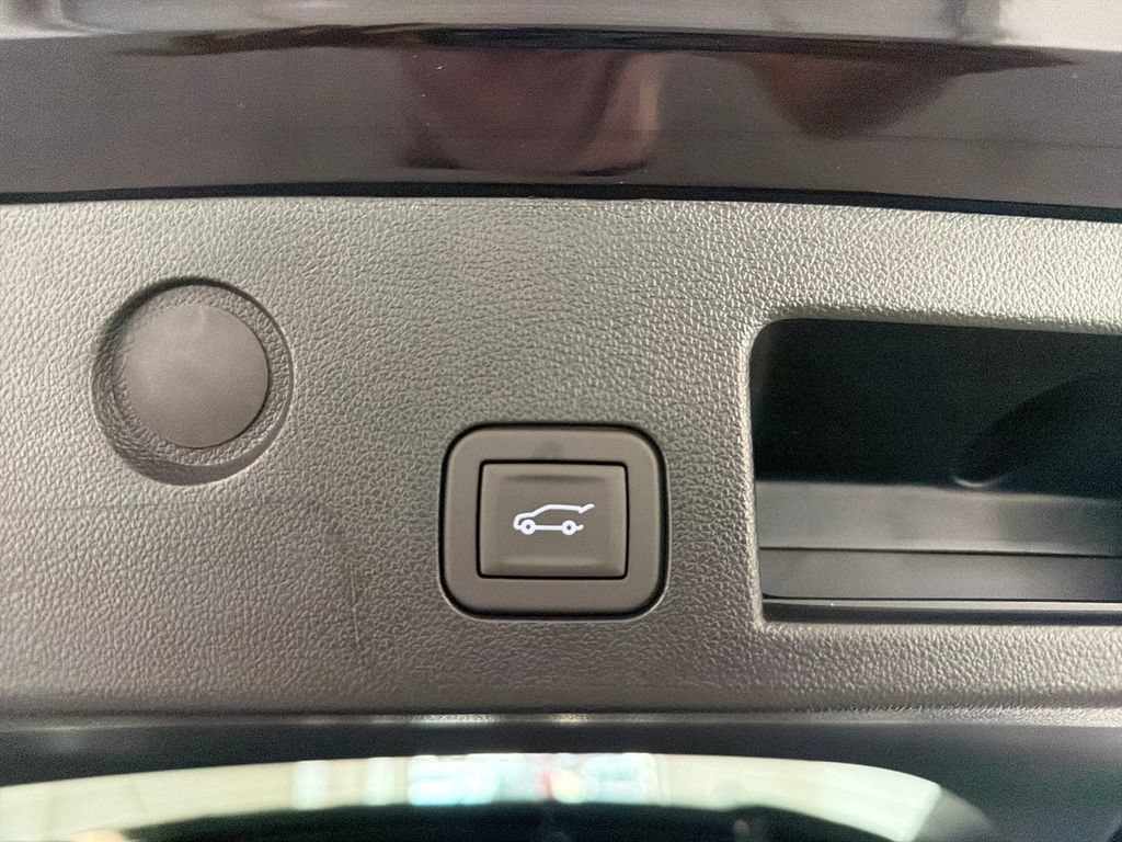 New 2027 GMC Terrain Elevation w/ Elevation Premium Package FWD image 9