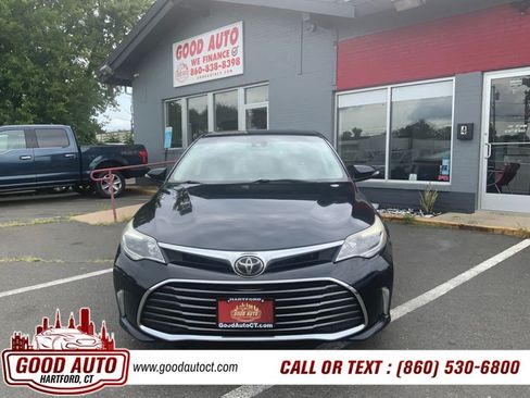 Used 2018 Toyota Avalon XLE FWD image 2