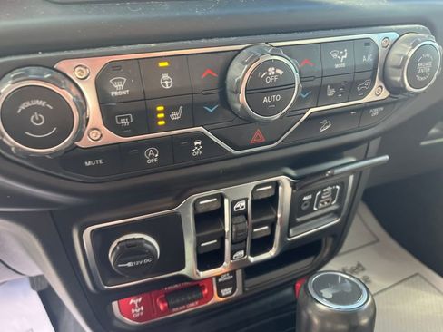 Used 2021 Jeep Wrangler Unlimited Rubicon w/ Cold Weather Group image 15