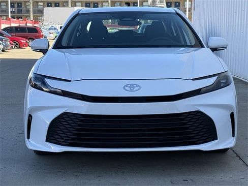 Used 2025 Toyota Camry SE image 8