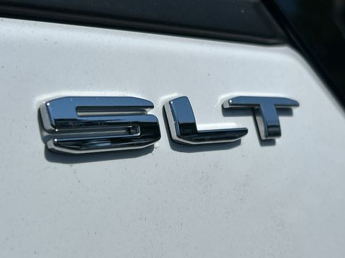 Used 2023 GMC Terrain SLT w/ Infotainment Package II AWD/4WD image 9