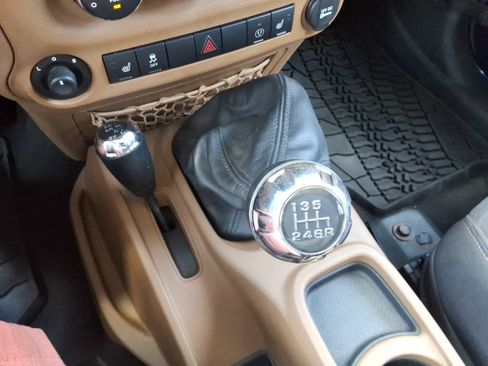 Used 2013 Jeep Wrangler Unlimited Rubicon w/ Connectivity Group AWD/4WD image 35