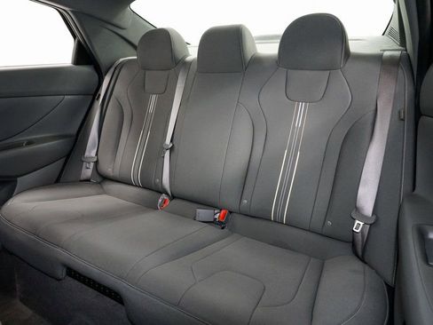 Used 2025 Hyundai Elantra SEL image 22