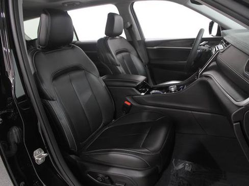 Used 2023 Jeep Grand Cherokee L Limited AWD/4WD image 18