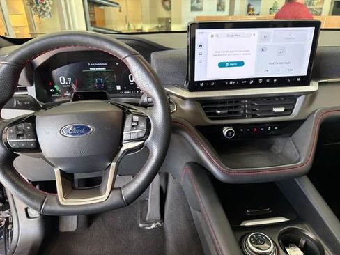 Used 2025 Ford Explorer ST-Line w/ ST-Line Street Pack image 14
