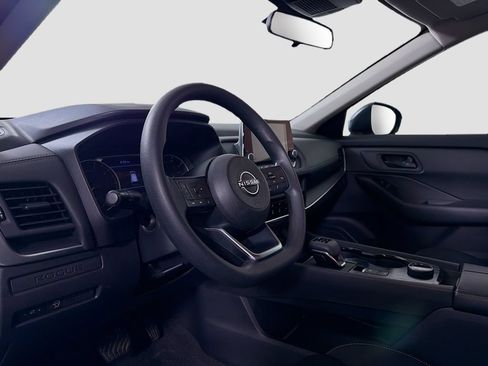 Used 2024 Nissan Rogue S AWD/4WD image 10