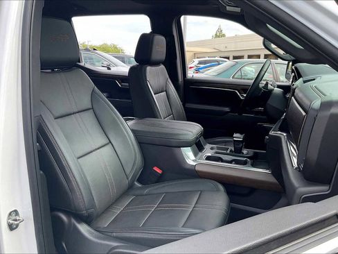 Used 2024 Chevrolet Silverado 1500 High Country w/ High Country Premium Package image 10