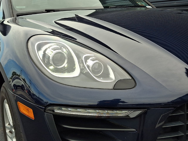 Certified 2018 Porsche Macan AWD/4WD image 11
