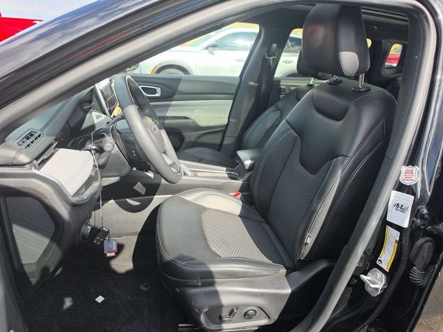 Used 2025 Jeep Compass Latitude w/ Sun & Sound Group AWD/4WD image 7