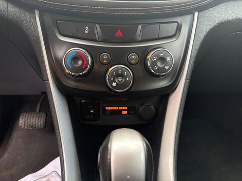 Used 2018 Chevrolet Trax LT w/ LT Convenience Package image 21