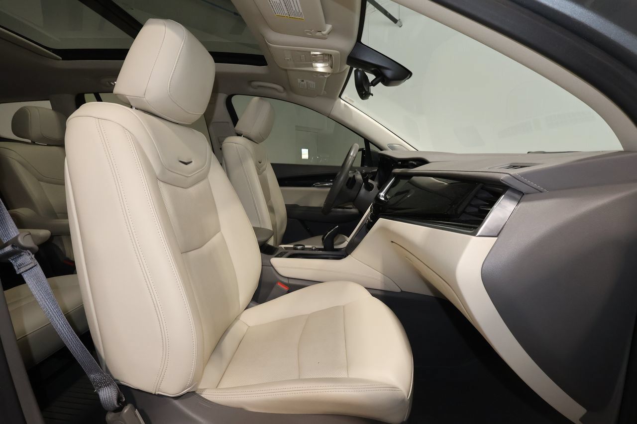 Used 2023 Cadillac XT6 Premium Luxury w/ Technology Package AWD/4WD image 29