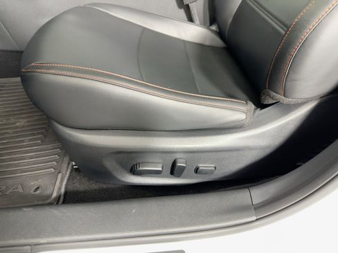 Used 2025 Nissan Sentra SR w/ SR Premium Package image 12