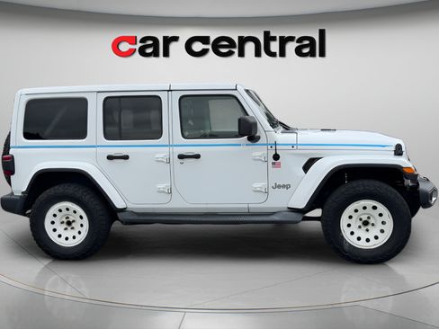 Used 2018 Jeep Wrangler Unlimited Sahara w/ Dual Top Group AWD/4WD image 6