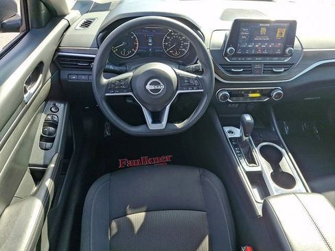 Used 2024 Nissan Altima 2.5 SV FWD image 11