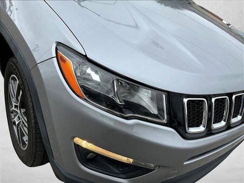 Used 2017 Jeep Compass Latitude w/ Popular Equipment Group AWD/4WD image 28