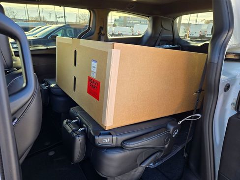 New 2026 Chrysler Pacifica Select image 24