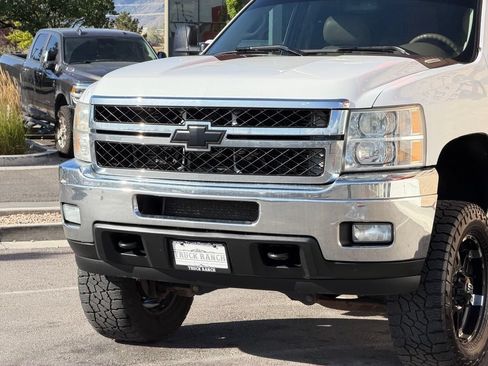 Used 2011 Chevrolet Silverado 2500 LTZ w/ LTZ Plus Package AWD/4WD image 5