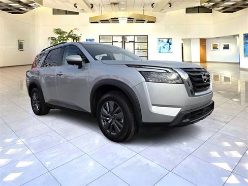Used 2024 Nissan Pathfinder SV image 1
