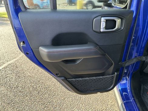 Used 2019 Jeep Wrangler Unlimited Rubicon w/ Dual Top Group image 16