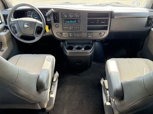 Used 2025 Chevrolet Express 3500 LS RWD image 9