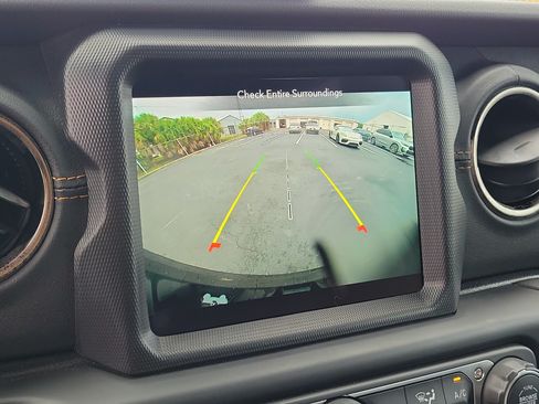 Used 2021 Jeep Wrangler Unlimited Sahara AWD/4WD image 24