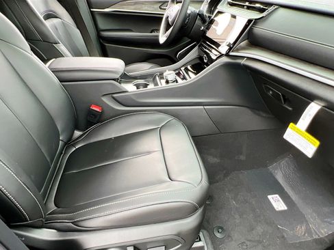 New 2026 Jeep Grand Cherokee L Limited w/ Limited Altitude Package AWD/4WD image 23