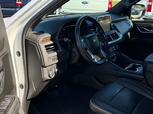 Used 2023 Chevrolet Suburban Premier image 10