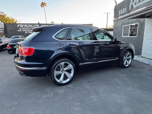 Used 2019 Bentley Bentayga AWD/4WD image 26