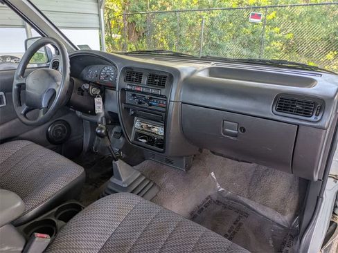 Used 1997 Nissan Pickup 2WD King Cab image 16