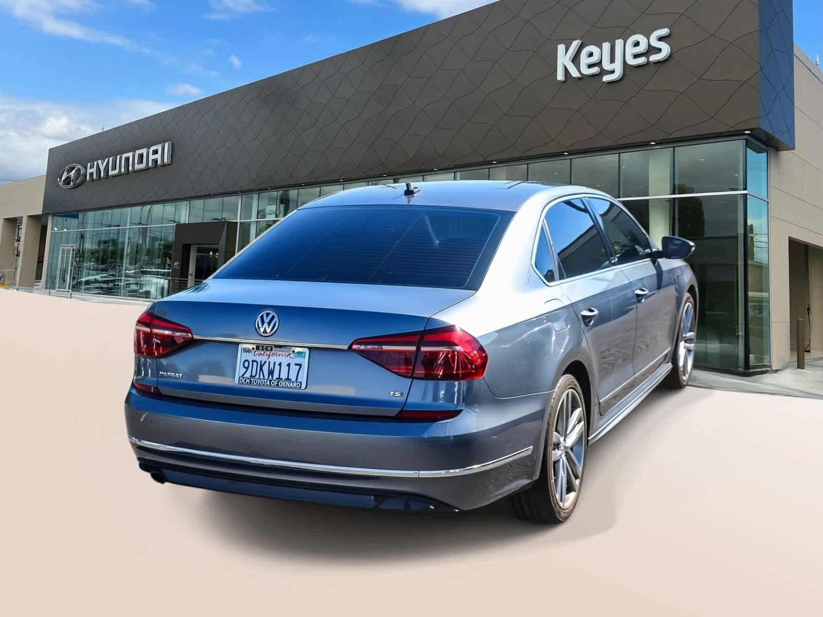 Used 2017 Volkswagen Passat 1.8T R-Line FWD image 4