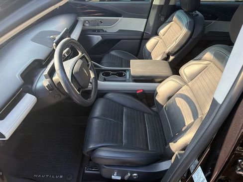 Used 2024 Lincoln Nautilus Reserve w/ Equipment Group 203A AWD/4WD image 11