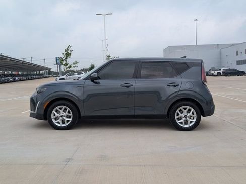 Used 2023 Kia Soul LX w/ LX Technology Package FWD image 3