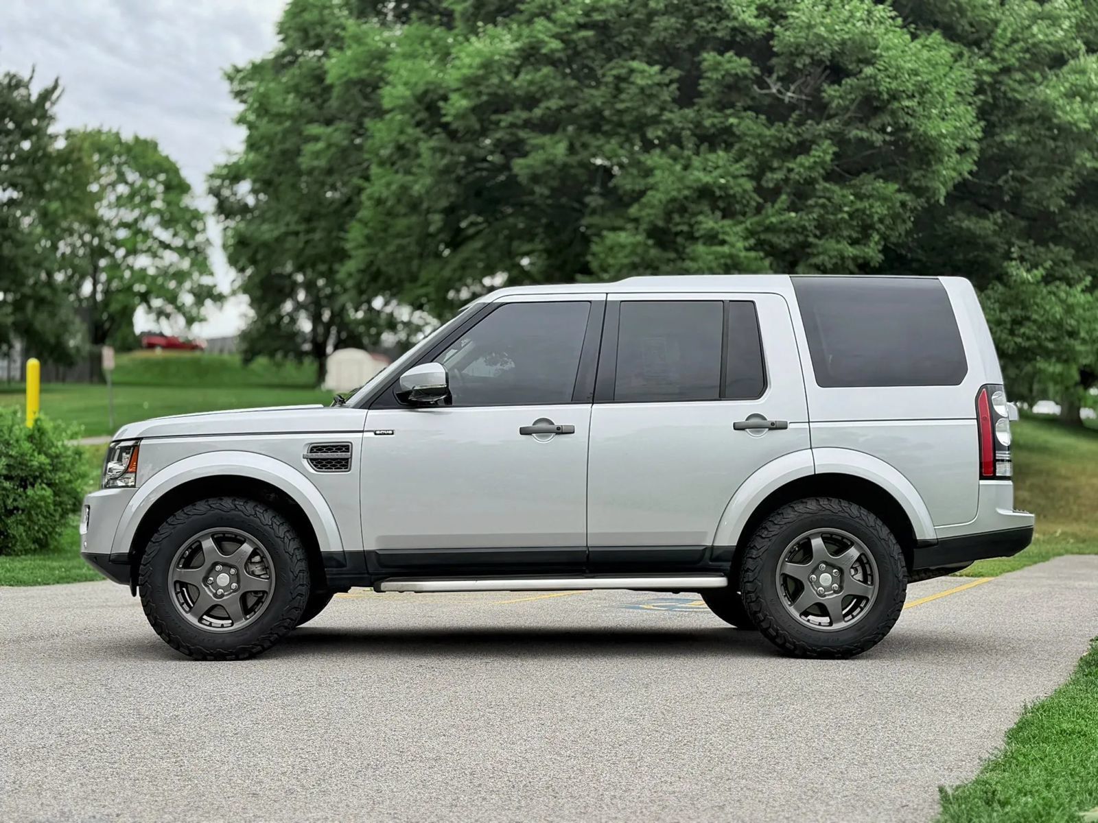 Used 2016 Land Rover LR4 HSE AWD/4WD image 14