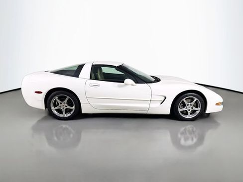 Used 2001 Chevrolet Corvette Coupe w/ Preferred Equipment Group1 RWD image 6