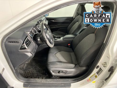 Used 2018 Toyota Camry LE image 29