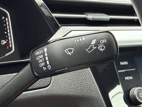 Used 2023 Volkswagen Arteon SE FWD image 25