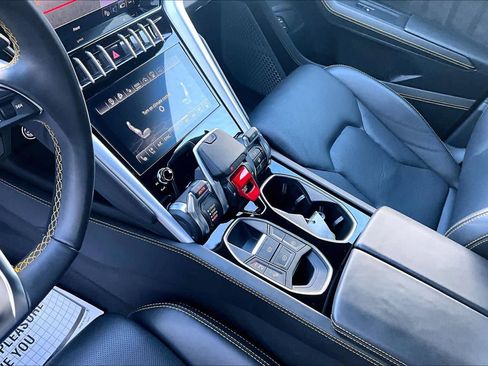 Used 2022 Lamborghini Urus AWD/4WD image 16