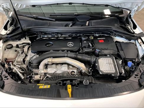 Used 2025 Mercedes-Benz GLA 250 4MATIC image 31