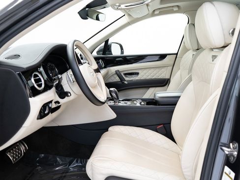 Used 2020 Bentley Bentayga V8 image 15