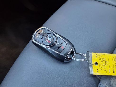 Used 2023 Buick Enclave Essence FWD image 17