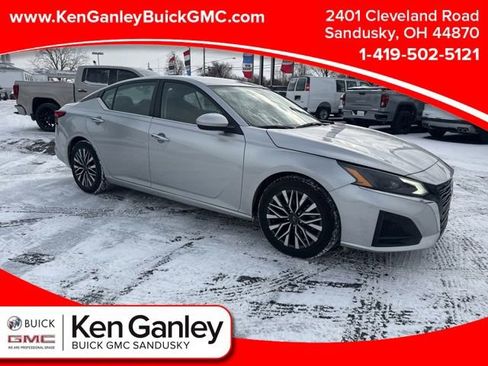 Used 2023 Nissan Altima 2.5 SV image 1