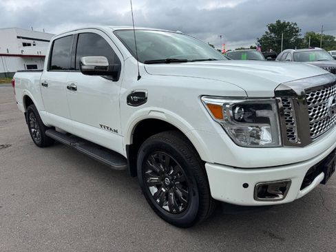 Used 2017 Nissan Titan Platinum Reserve AWD/4WD image 12