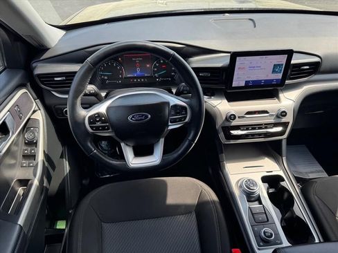 Used 2023 Ford Explorer XLT image 14