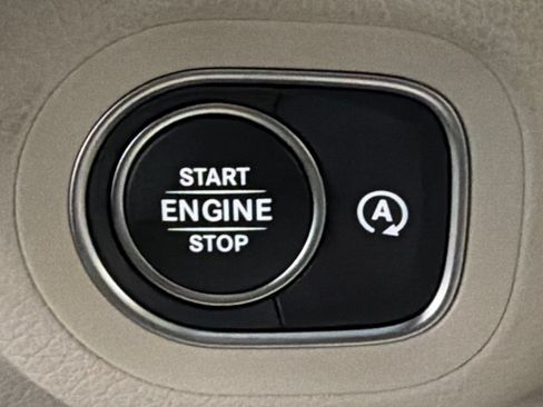 Used 2026 Mercedes-Benz GLS 450 4MATIC image 33