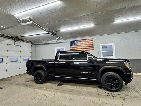 Used 2023 GMC Sierra 2500 Denali w/ Denali Black Diamond Edition image 2